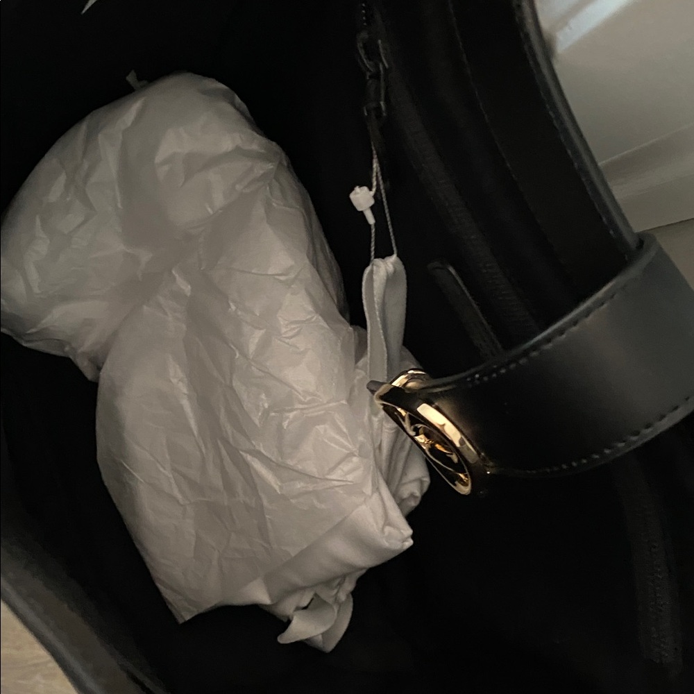 Lululemon - Leather Alternative Shoulder Bag - NWT - Picture 4 of 10